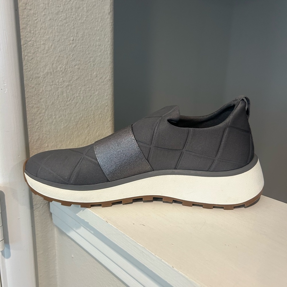 Nordstrom Rack Womens Size 9 Platform Slip-on Quilted Upper Casual Grey Tried On - Picture 3 of 10
